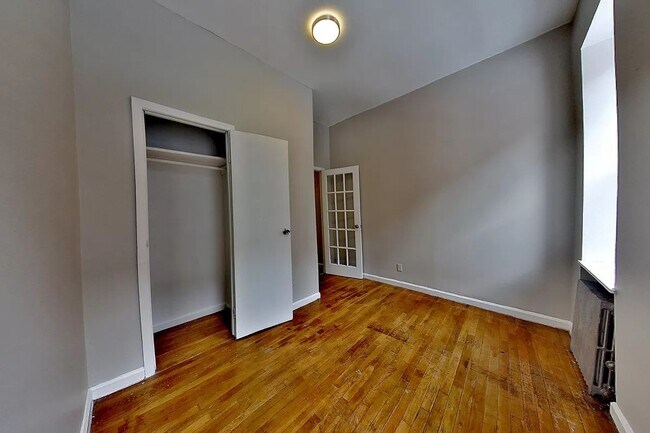 Building Photo - 543 East 5th Street