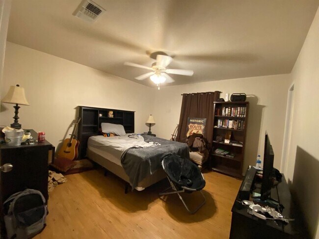 Foto del edificio - Beautiful 3/2/2 Home Available July!!