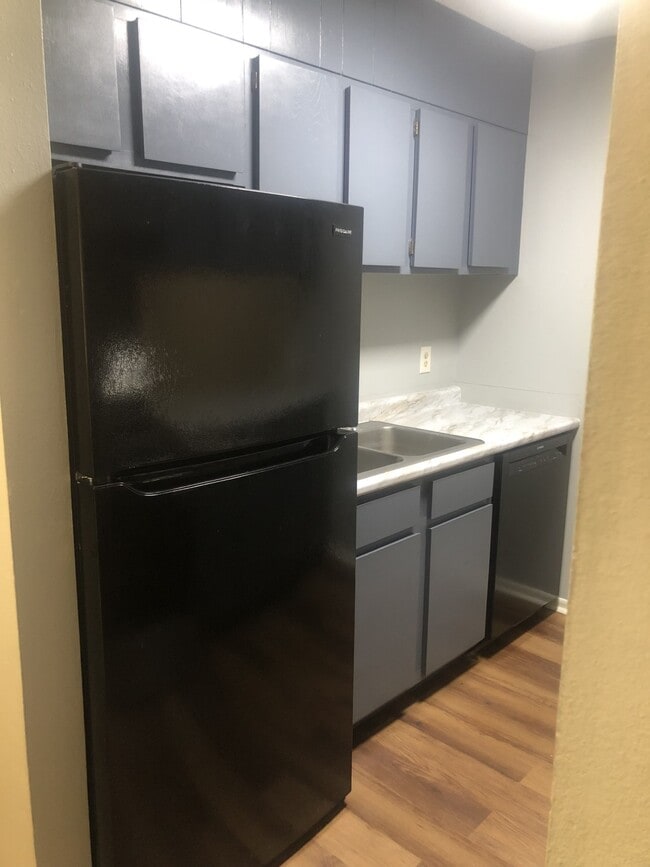 Building Photo - Belle Vue Villa Apartments