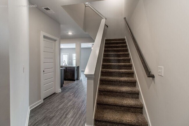 Foto del edificio - 6609 Cotton Creek Road