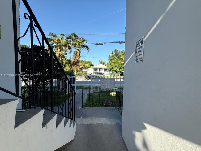 Foto del edificio - 2400 NW 25th Ave