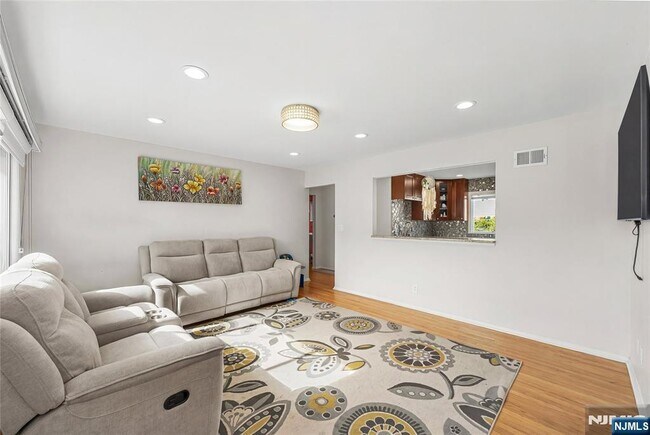 Foto del edificio - 813 Morton St