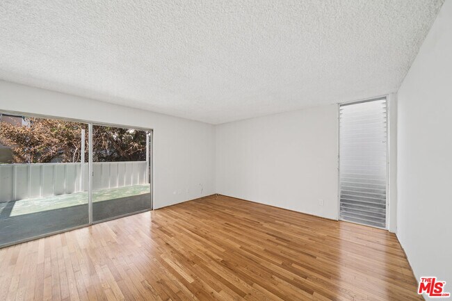 Foto del edificio - 7545 Hampton Ave