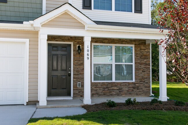 Building Photo - 1069 Bolivia Dr