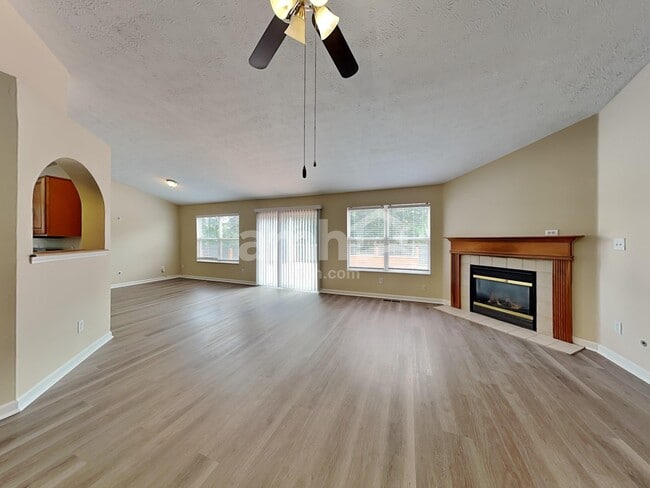 Building Photo - 5220 Bogey Dr