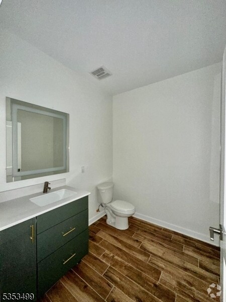 Building Photo - 321 E 3rd St