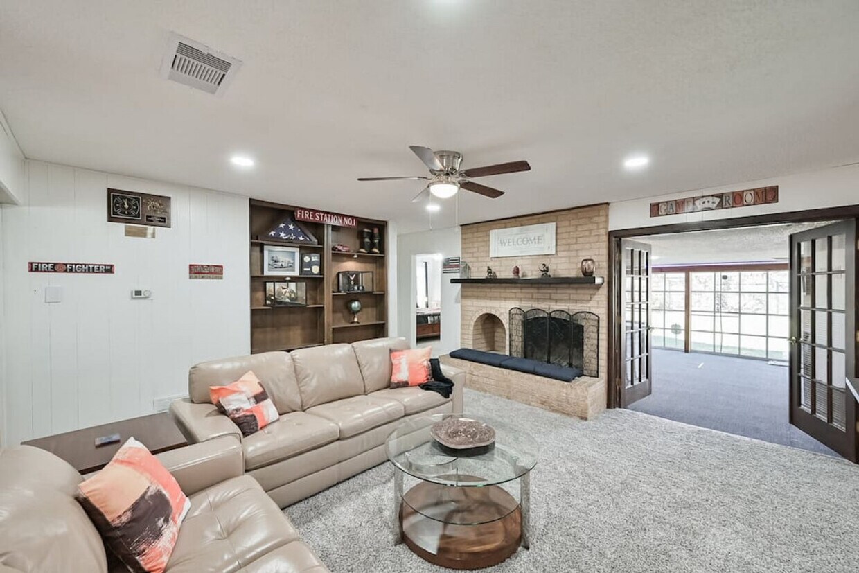 Primary Photo - 1712 Meadowlane Terrace