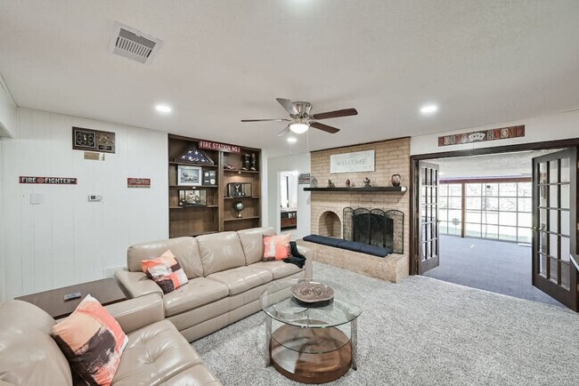 Building Photo - 1712 Meadowlane Terrace