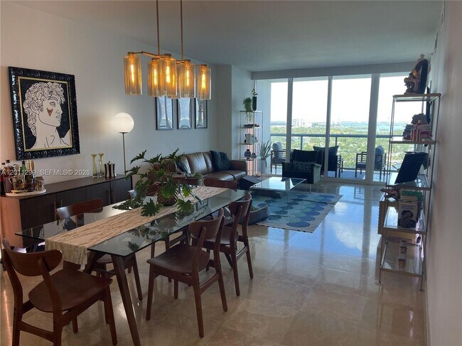 Foto del edificio - 601 NE 36th St