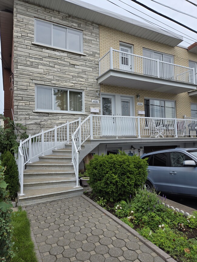 Building Photo - 11582 Rue De Saint-Réal