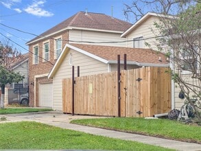 Building Photo - 7013 Hemlock St