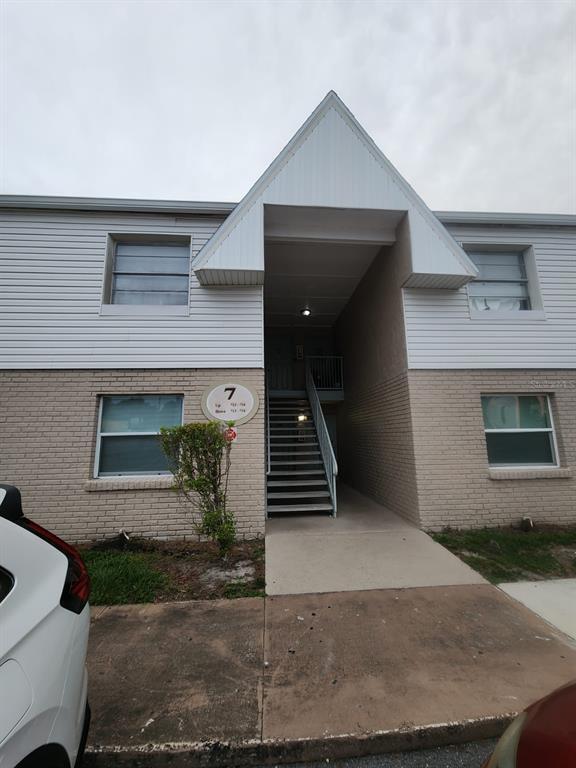 Foto principal - 7210 N Manhattan Ave