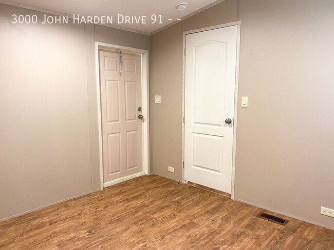 Building Photo - 3000 John Harden Dr
