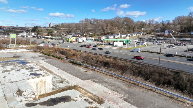 Building Photo - The Flats at Peters Creek