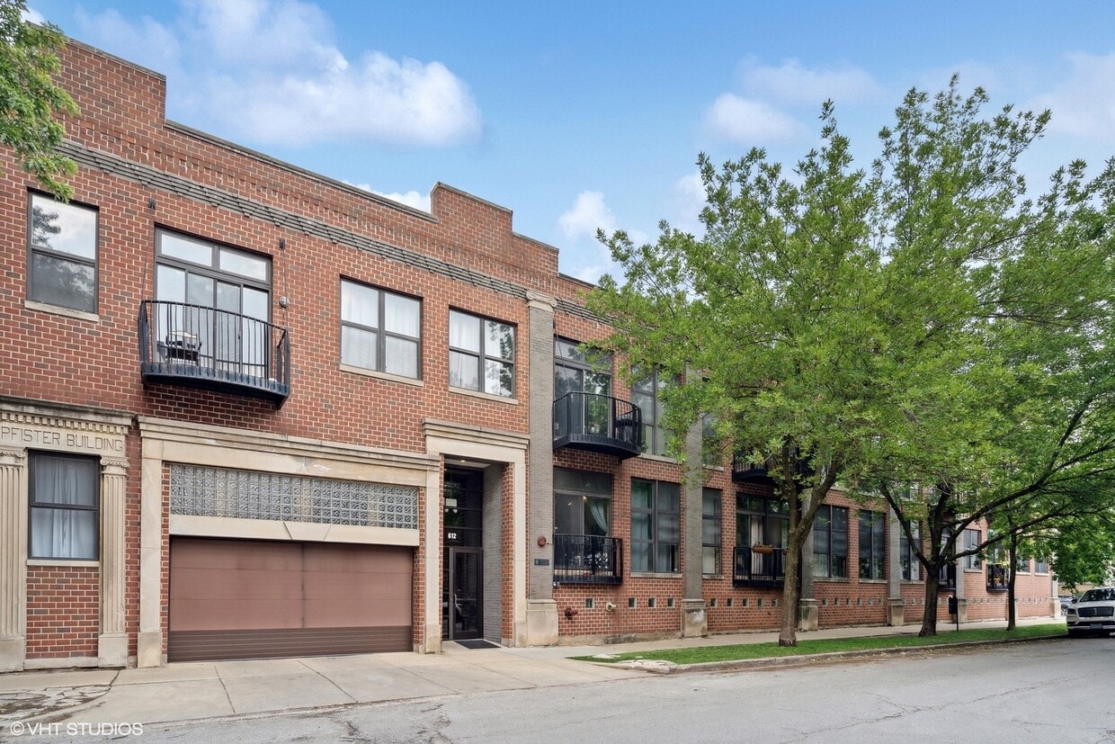 Primary Photo - 612 N Oakley Blvd