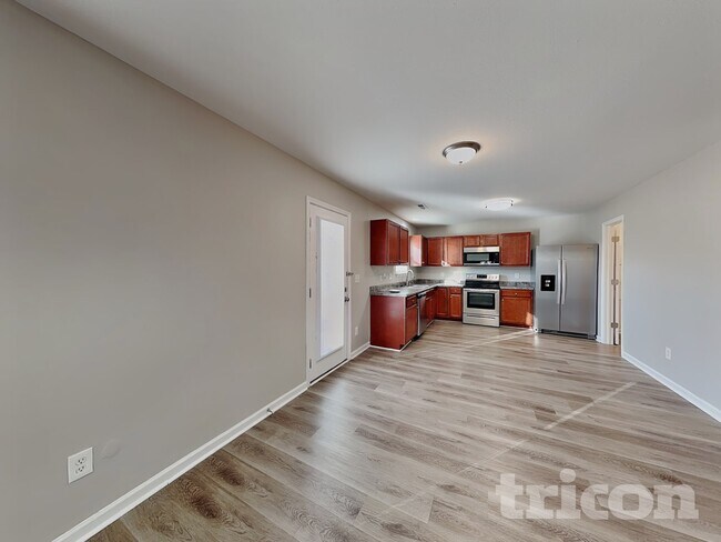 Building Photo - 6800 Lakinsville Ln