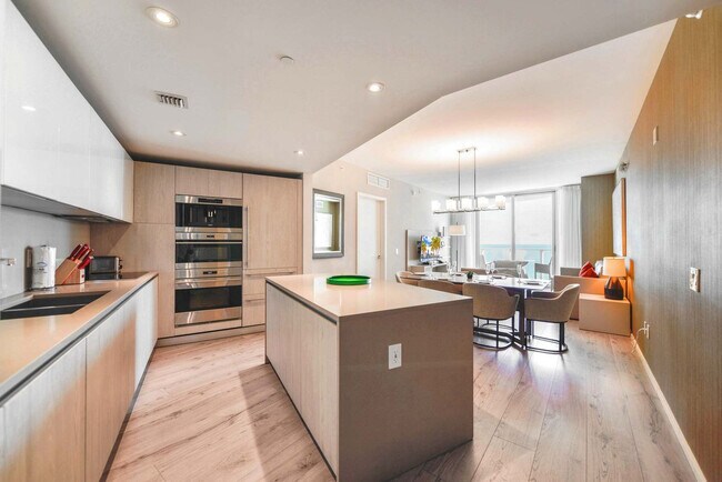 Building Photo - 4111 S Ocean Dr