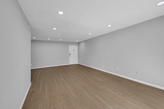 Building Photo - 7555 Katy Fwy