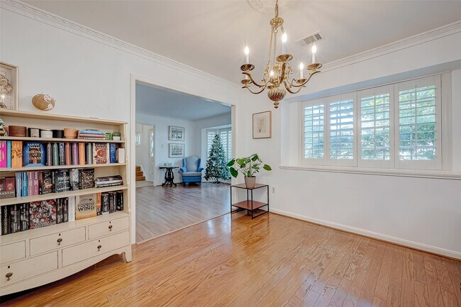 Foto del edificio - 1619 Crystal Hills Dr