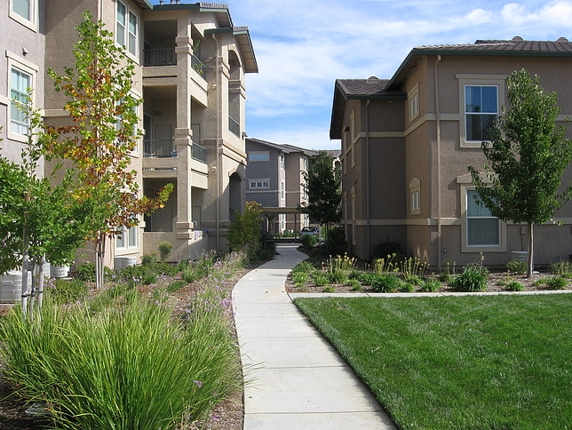 Building Photo - Geneva Pointe