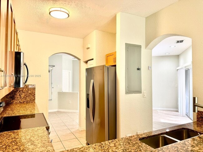 Building Photo - 4902 SW 141st Ave