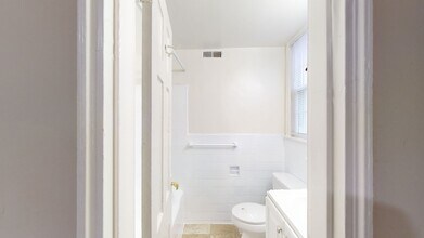 Interior Photo - Presidential Greens