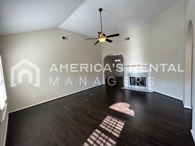 Foto del edificio - Beautiful Brick Home for Rent Near Inverne...