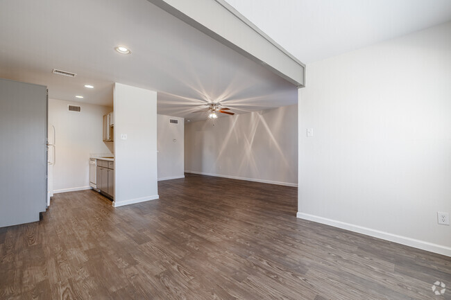 1HAB, 1BA - 762 ft² - Mackenzie Pointe Apartments