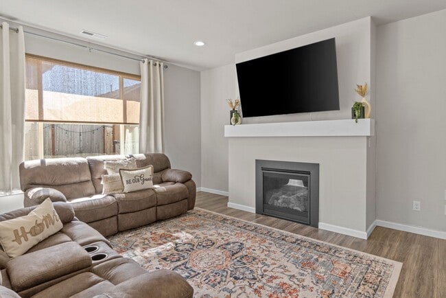 Foto del edificio - Beautiful 4 bedroom home