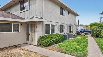 Building Photo - Unit 3