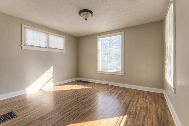 Foto del edificio - 41 Diamond Ave NE