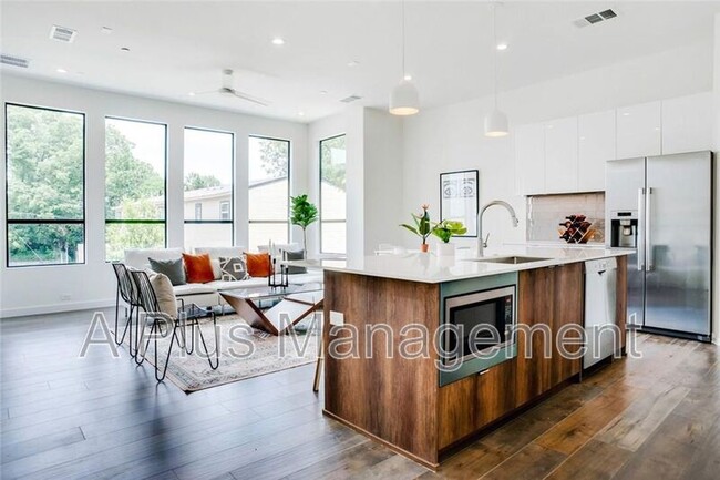 Foto del edificio - 4708 Monarch St
