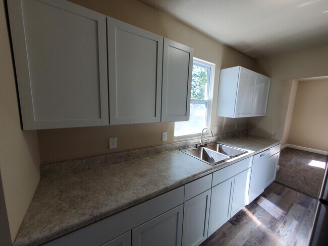 Building Photo - Updated 2 bedroom 2 bathroom with 2 Stall ...