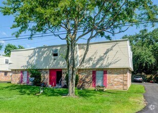 Building Photo - 521 Spring Dr