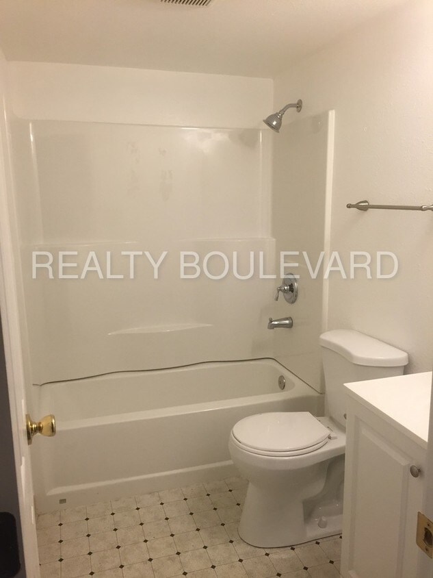 Primary Photo - 237 Linden St