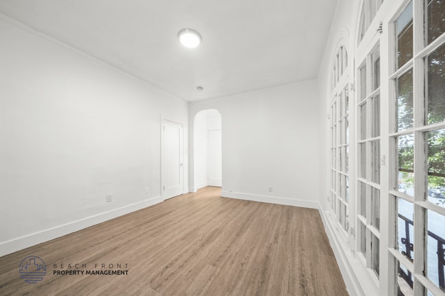 Building Photo - 402 N Soto St.