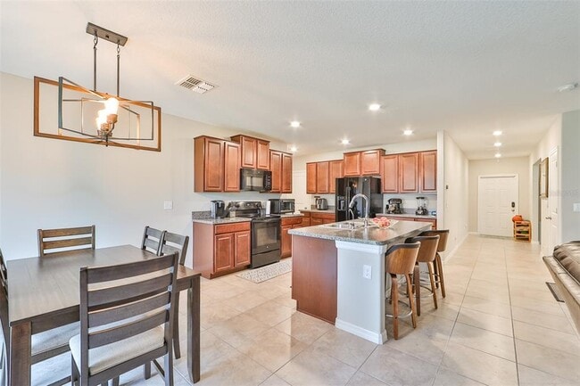 Building Photo - 9648 Sage Creek Dr