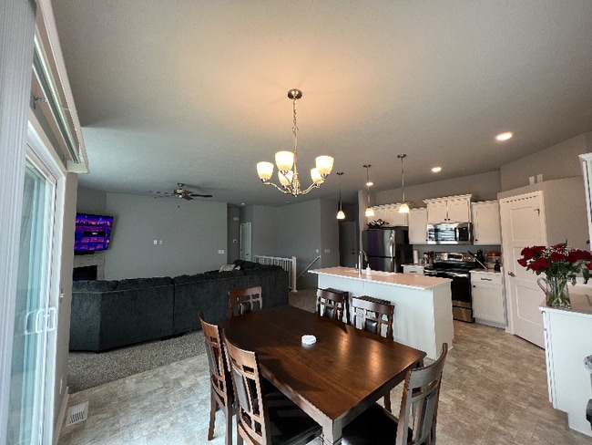 Building Photo - 1909 Hummingbird Dr