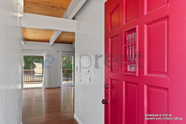 Building Photo - 276 E Hilton Dr