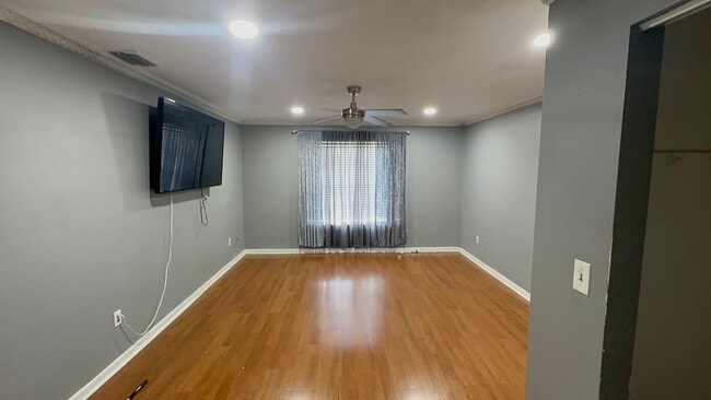 Building Photo - 1049 SW Aswan Ave