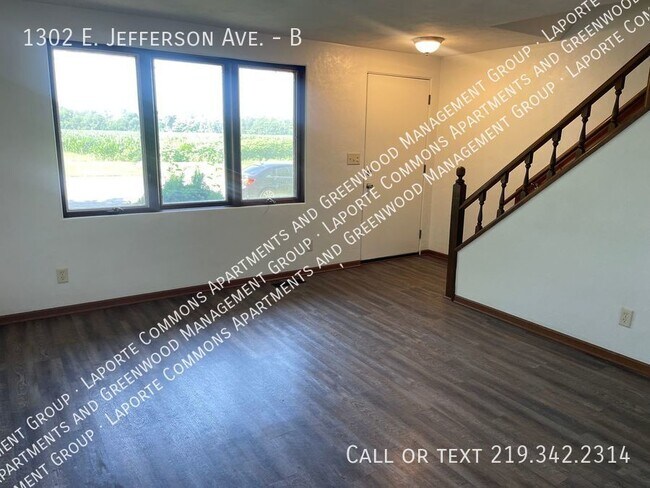 Building Photo - Two Bedroom 1 1/2 Bath Townhome with Full ...