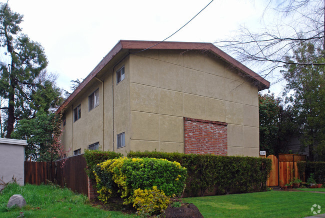 Building Photo - Curtis Park