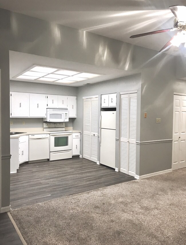 Building Photo - 644 Green Jade Dr