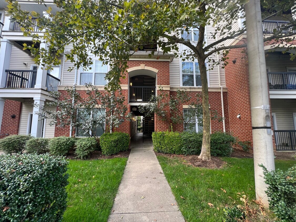 11373 Aristotle Dr Unit 9106, Fairfax, VA 22030 Condo for Rent in