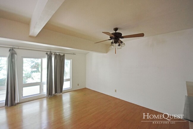 Foto del edificio - Parkway Condo Available Now!   3/2/2 - $3600