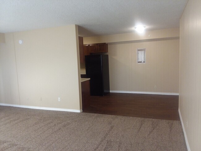 Foto del edificio - Large Two Bedroom Apt