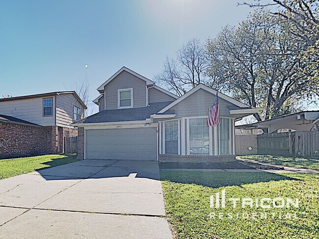 Building Photo - 2013 Greenwood Dr