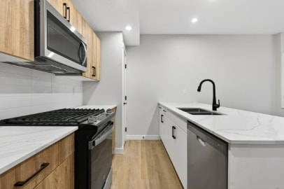 Building Photo - 10335-10135 135 St NW