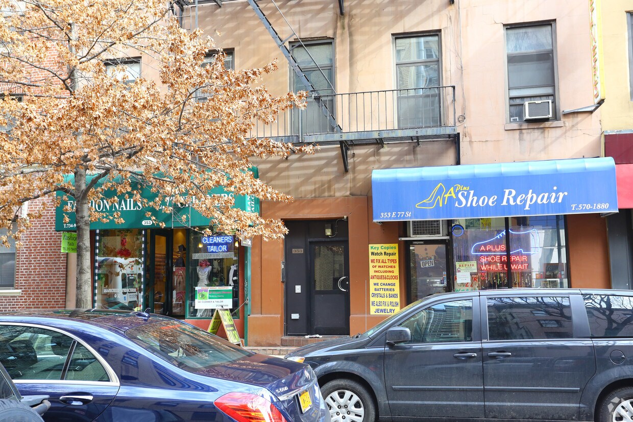 Building Photo - 353 E 77th St