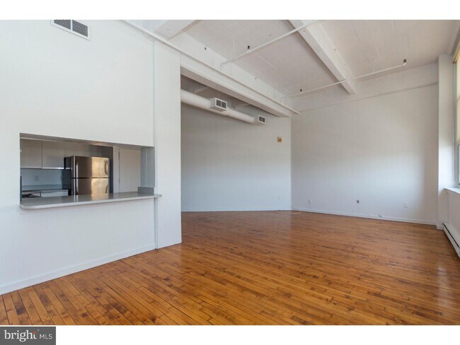 Building Photo - 1238 Callowhill St